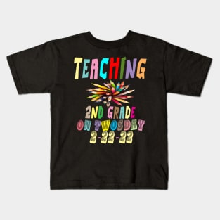 Twosday 2022, Teaching 2nd Grade On Twosday 2-22-22 Kids T-Shirt